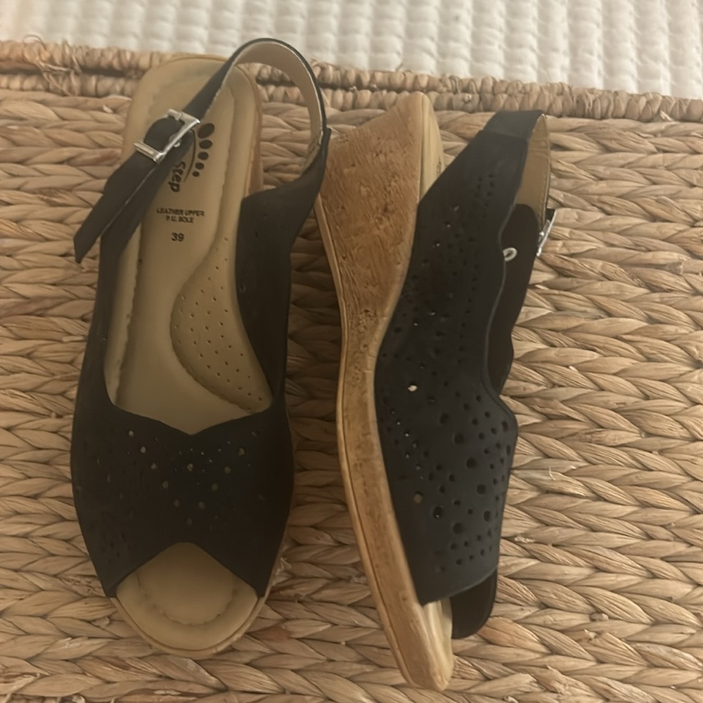 Spring Step Sandals - Picture 4 of 5